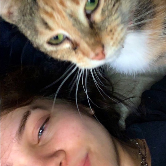 Meet your Posher, Angela - Picture 1 of 4